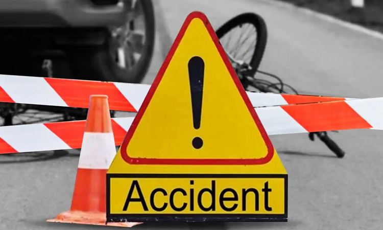 Auto-rickshaw driver killed, two injured in Patuakhali road accident