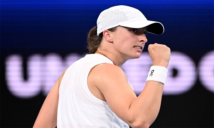 Swiatek romps to United Cup victory in 58 minutes