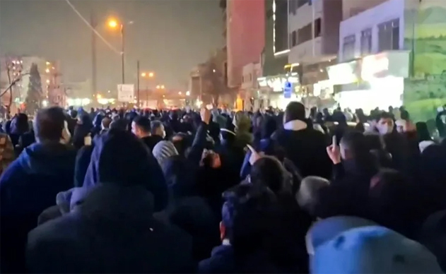 New protests erupt in Iran despite internet shutdown