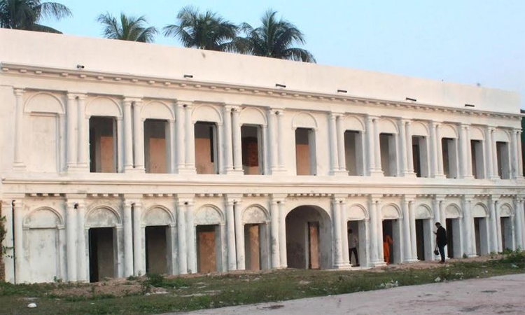 Lakutia Zamindar Bari in Barishal regains lost glory