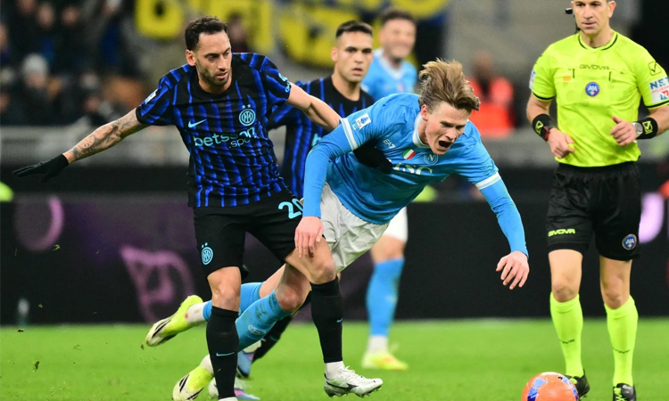 Napoli stay in touch with leaders Inter thanks to talisman McTominay