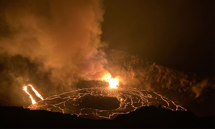 Hawaii's Kilauea volcano puts on spectacular lava display