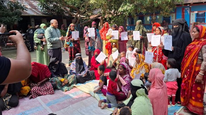 Campaign, leaflets distributed to raise awareness on referendum in Chitalmari