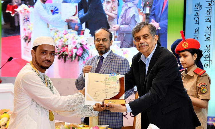 Dr Abrar stresses the need for on curriculum reform, co-education to make education practical  