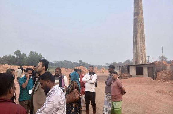 Mobile court raids illegal brick kilns in Narsingdi, fines Tk 2 lakh