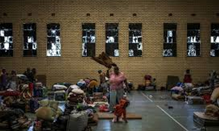 'Illegal gold miners' run residents out of South African settlement