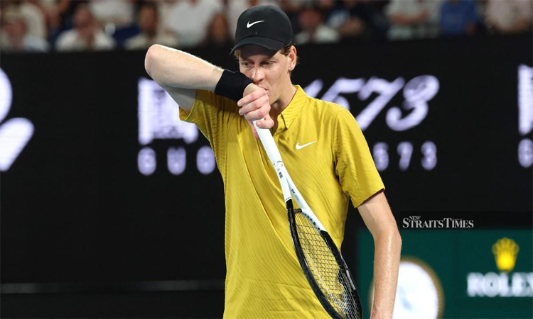 Struggling Sinner drops set before making Melbourne last 16