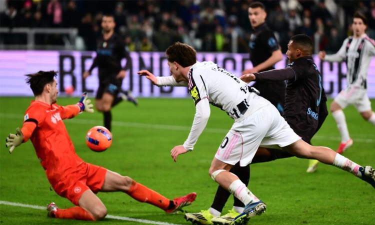 Juve deal hammer blow to Napoli title defence, Milan slip further behind Inter