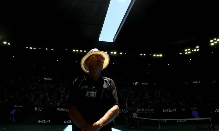 Australian Open triggers maximum heat warning with 45C forecast