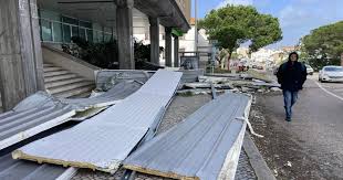 Portugal storm death toll climbs, 450,000 without power