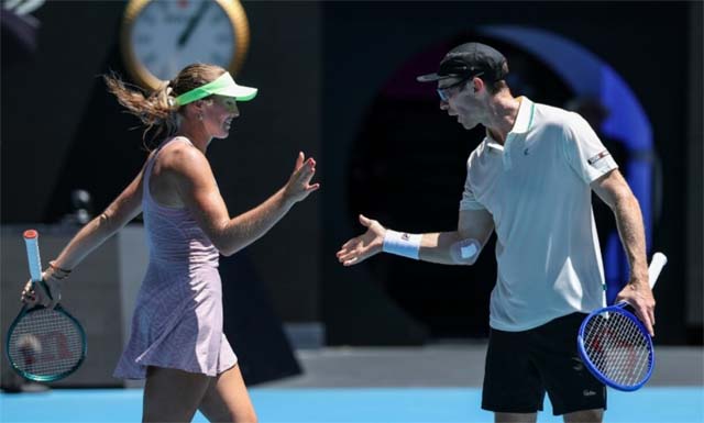 Peers and Gadecki retain Australian Open mixed-doubles crown
