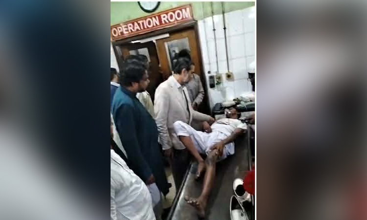 Jamaat leaders visit injured Inquilab Mancha supporters at DMCH