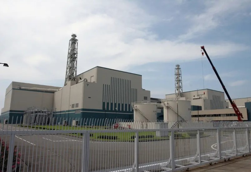 Japan restarts world's biggest nuclear plant again