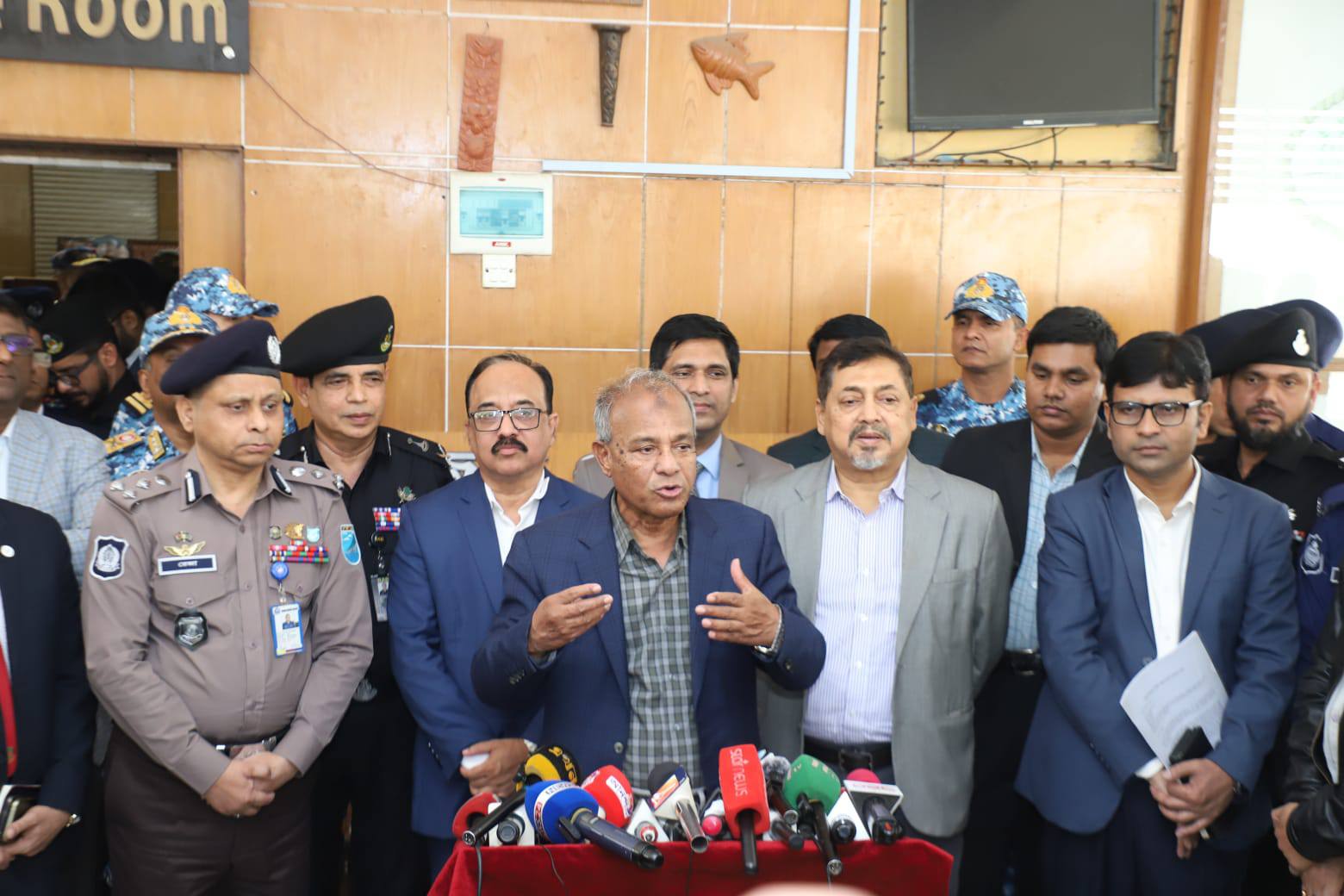 Officials will face strict action if poll irregularities take place: Home Adviser