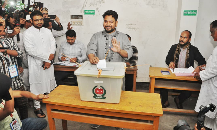 Nahid Islam casts vote, urges all to vote