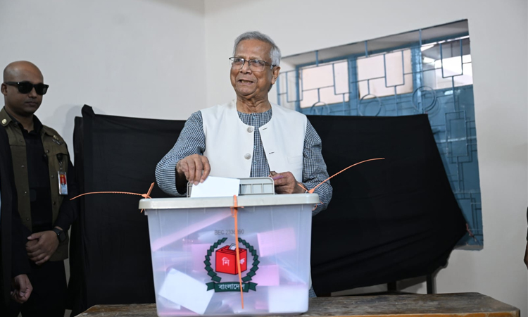 CA casts vote at Gulshan Model School and College