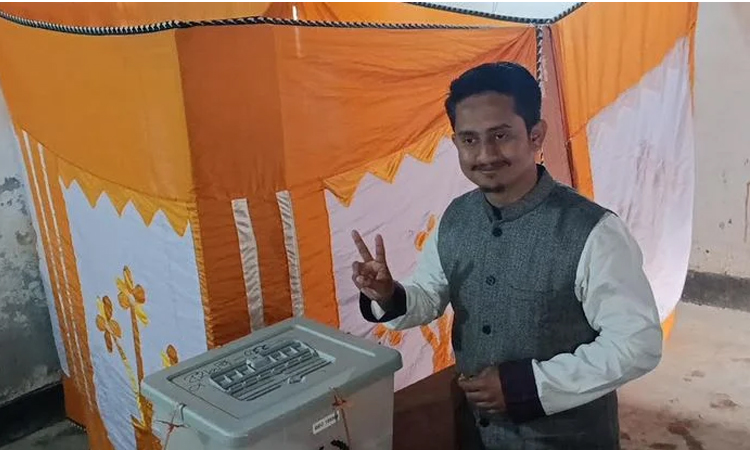 Sarjis casts vote in Panchagarh-1 constituency