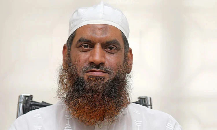 Mamunul Haque casts vote in Dhaka-13