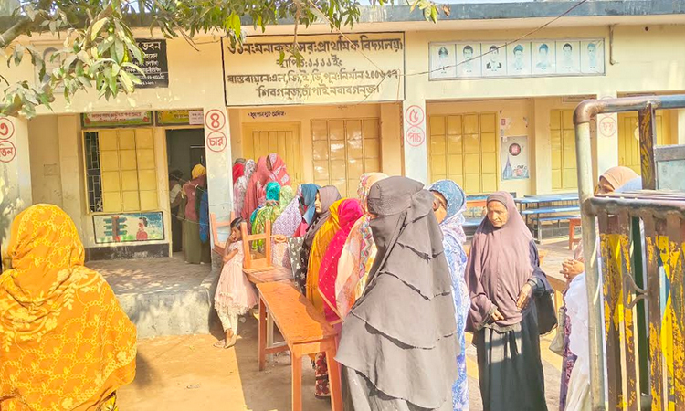 Voting underway peacefully in Chapainawabganj with a high presence of women voters