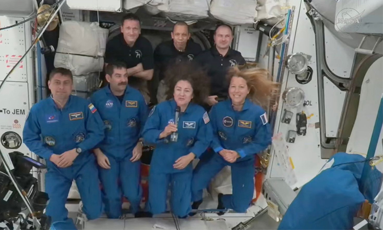 International crew arrives at space station