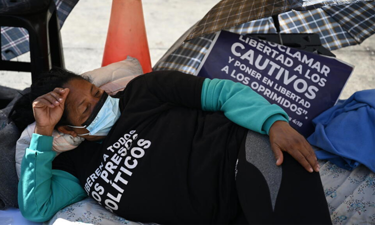 Relatives of Venezuela political prisoners begin hunger strike