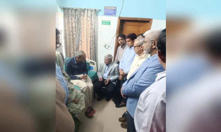 Mirza Fakhrul visits Dr Rafiqul Islam at BMU