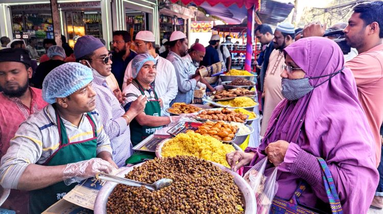 Hotel, restaurant employees get hygiene products in Rangpur 