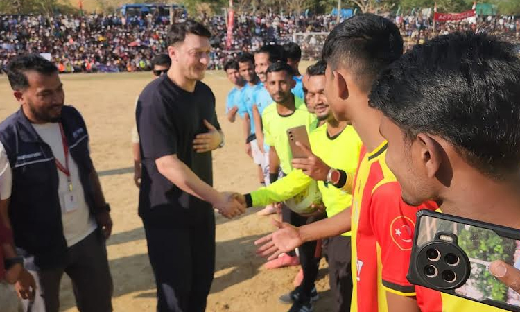 Mesut Ozil joins Iftar with Rohingyas in Cox's Bazar, plays football