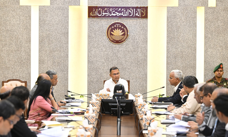 PM chairs meeting on 'Family Card' at Secretariat