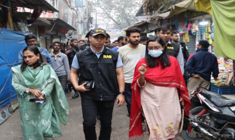 Mobile court seizes huge TCB commodities in Khulna