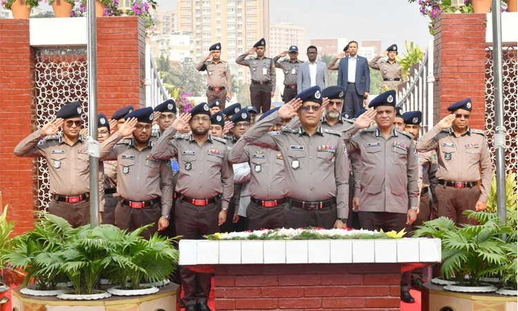 New IGP pays tribute to martyred police at Rajarbagh Memorial