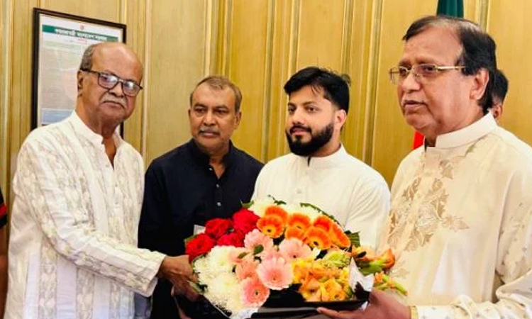 Ishraque meets DSCC administrator, discusses civic problems 