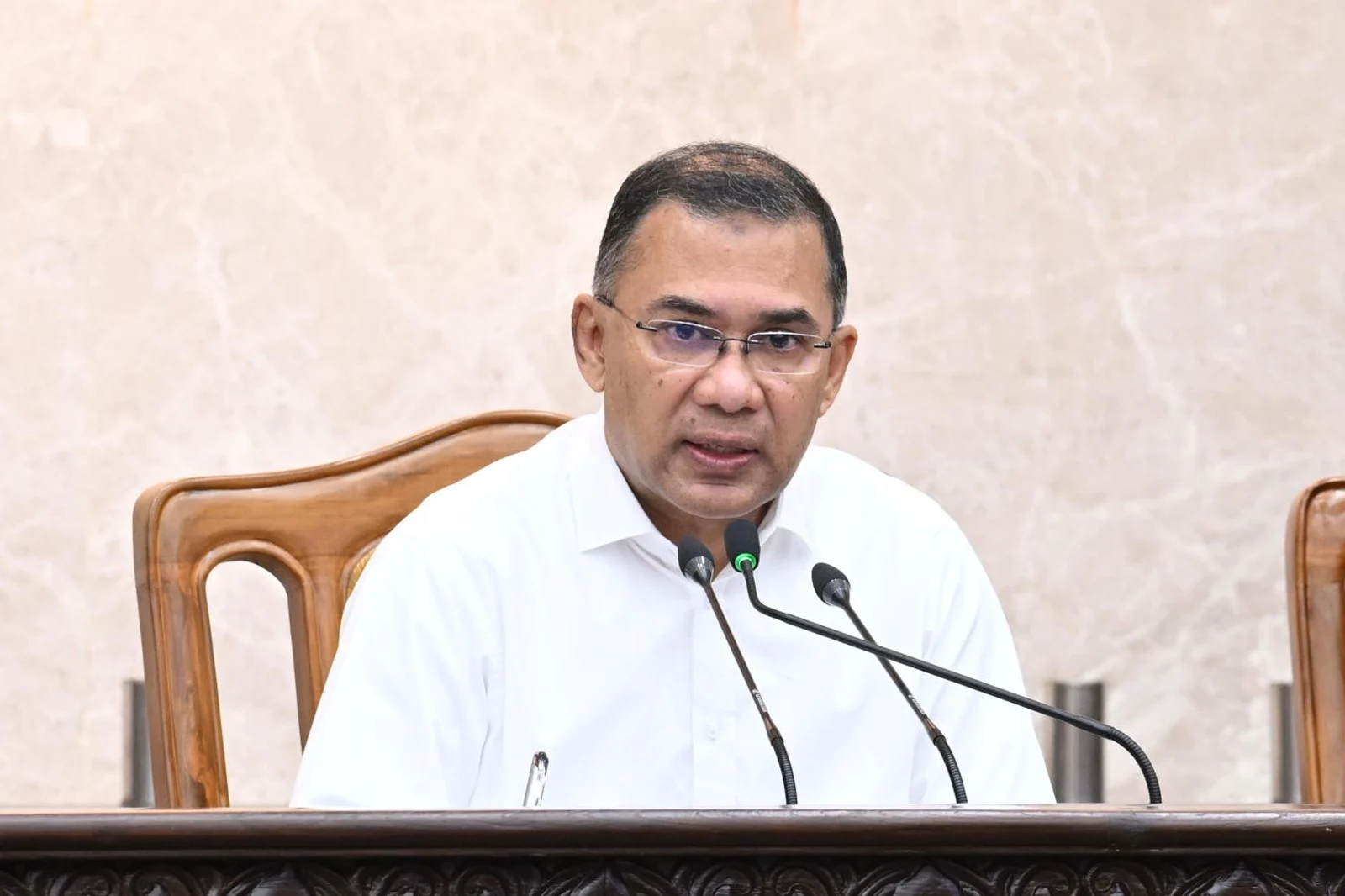 PM consults with experts to help ease city’s traffic jam  