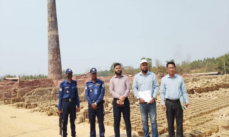 Raid on illegal brick kiln in Naikhongchari, owner fined Tk 2 lakh