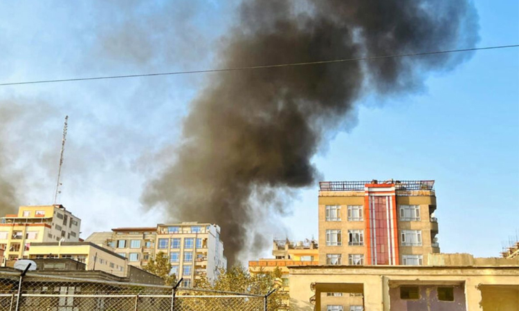 Blasts in Kabul amid Afghan border battles with Pakistan