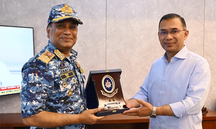 PM asks Coast Guard to remain prepared to safeguard country's sovereignty
