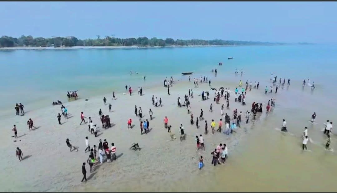 Gopalganj’s river sandbank becomes recreation hub