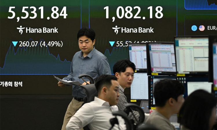 Hong Kong stocks plunge more than 3% on Mideast crisis