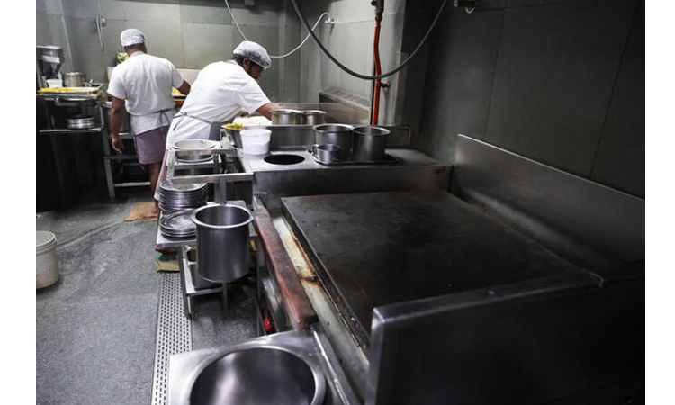 India tightens gas supplies over Mideast war, restaurants warn of closures