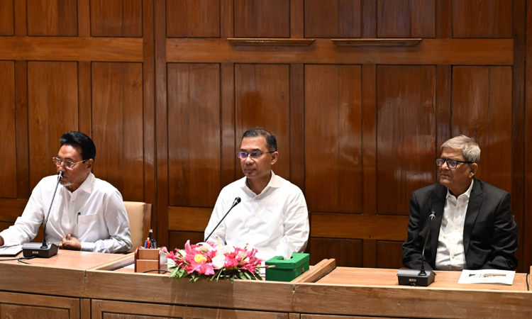 PM holds meeting with ruling party lawmakers at JS