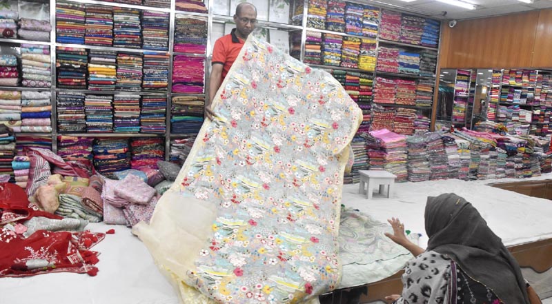 Foreign yarn dominates Rajshahi silk, fewer buyers for pure silk