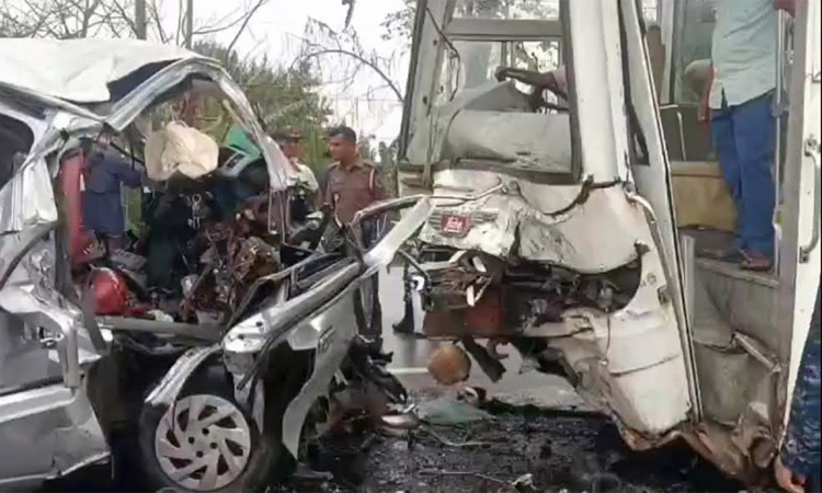 13 killed on Mongla-Khulna highway mishap