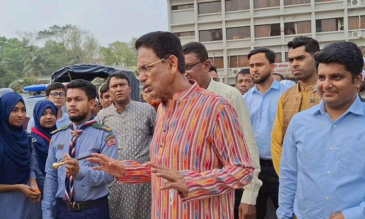 Students must not be made to stand on roads to greet guests: Milon