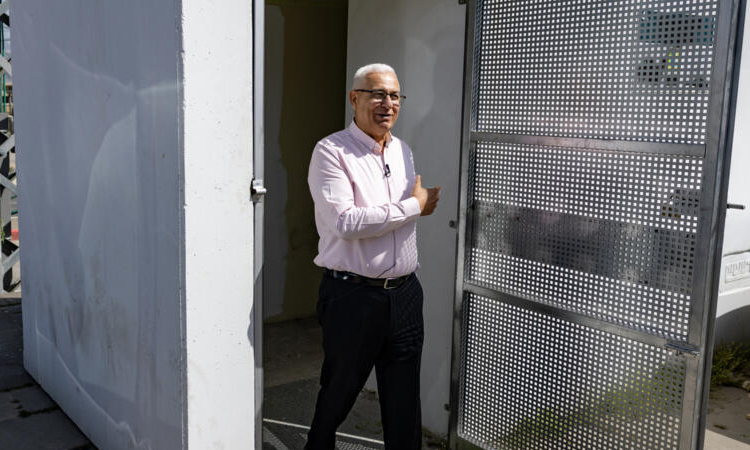 Facing rockets, Arabs in northern Israel fume over lack of shelters