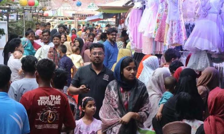 Bustling Rajshahi Eid markets; luxury malls to street stalls