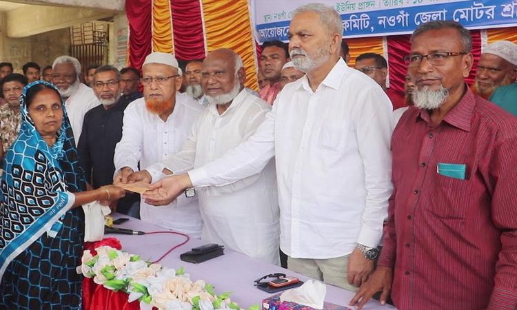 Families of motor workers members get financial aid in Naogaon
