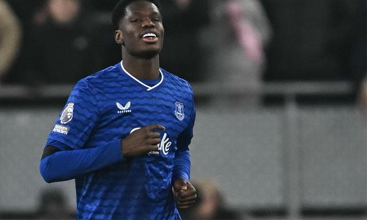 Everton's Barry claims friends 'attacked' during Arsenal defeat