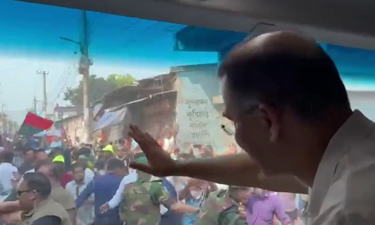 PM arrives in Dinajpur to inaugurate canal excavation programme