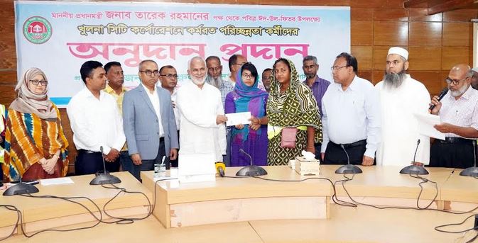 PM’s Eid grant distributed among KCC cleaners
