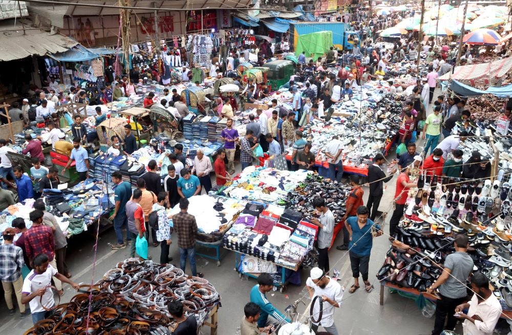 Footpath markets: a relief for low-income people ahead of Eid